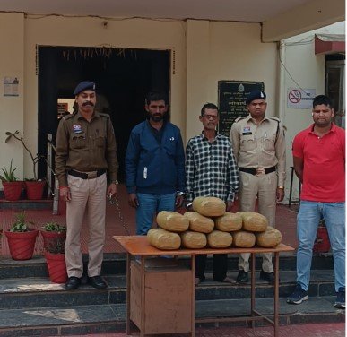 Raipur Crime : मुजगहन पुलिस की बड़ी कार्रवाई, 21 किलो से अधिक गांजा जब्त, दो अंतर्राज्यीय आरोपी गिरफ्तार