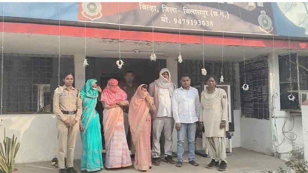 CG NEWS : पैसों की बारिश का वीडियो बनाकर ठगी: 2.50 लाख को 2.50 करोड़ बनाने का झांसा, तांत्रिक समेत 5 आरोपी गिरफ्तार