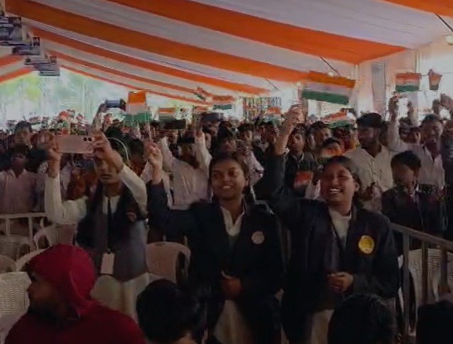 Surajpur News : सूरजपुर में स्कूली छात्रों के लिए मोटिवेशनल गाइडेंस कार्यक्रम, कोटा के शिक्षक नितिन विजय ने किया मार्गदर्शन