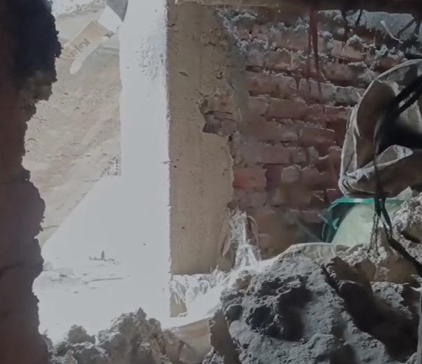 rewa news : रिहायशी इलाके में घर के बाहरी परिसर में भवन स्वामी कराया हैवी ब्लास्ट, बस्ती में किसी की ढही दीवार तो कोई हुआ घायल, मचा हड़कंप