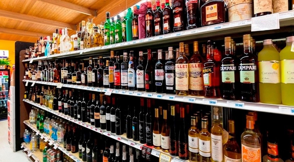 CG NEWS : छत्तीसगढ़ की नई आबकारी नीति: बार खोलना सस्ता, लाइसेंस फीस में कटौती; रायपुर एयरपोर्ट पर भी मिलेगा शराब परोसने का लाइसेंस