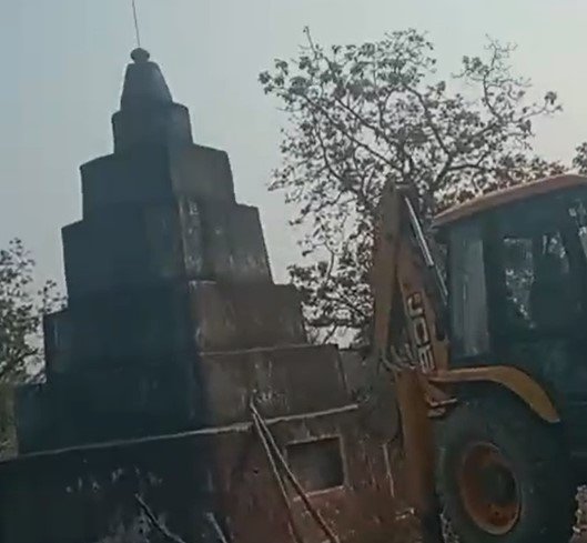 CG NEWS : चिंतलनार में सुरक्षाबलों की बड़ी कार्रवाई: 7 नक्सली स्मारक ध्वस्त