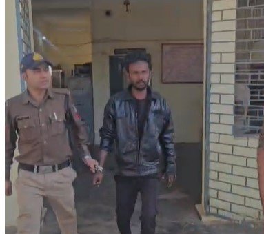 rewa news : रीवा में नशे में बेटे ने मां की कुल्हाड़ी से हत्या, बीच-बचाव करने आई थी महिला