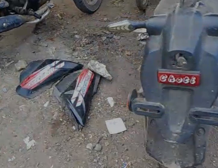 Indore News: खंडवा रोड पर तेज रफ्तार लोडिंग वाहन का कहर, 4–5 लोग घायल, चालक हिरासत में