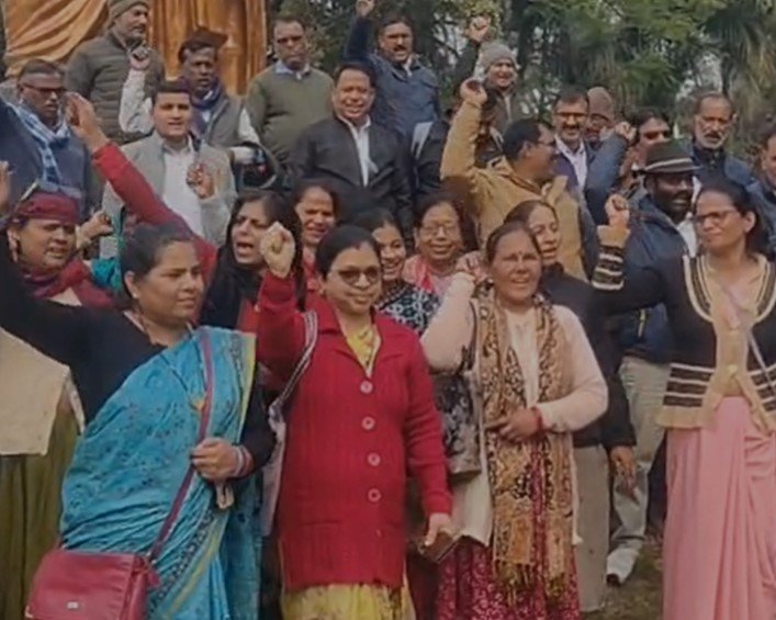 rewa news : रीवा में SIR कार्य को लेकर बीएलओ का विरोध, ऑपरेटर की गलती का बोझ शिक्षकों पर डालने का आरोप