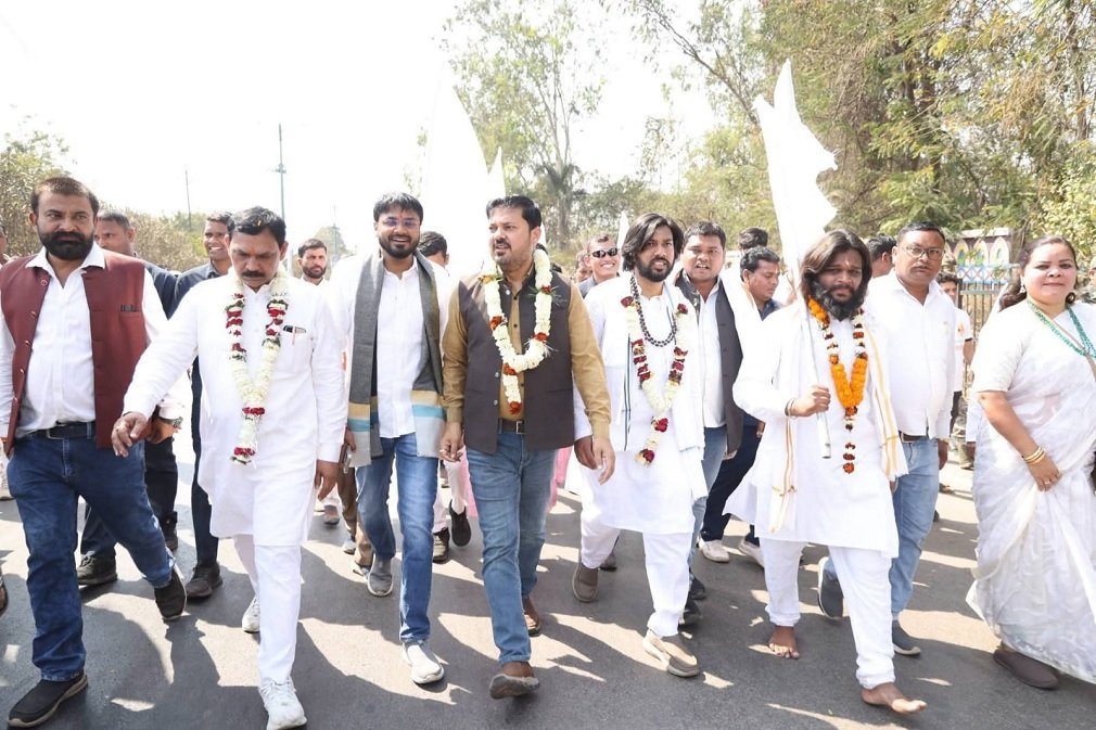CG NEWS : विधायक अनुज शर्मा ने ‘विशाल सतनाम सद्भाव पदयात्रा’ का किया भव्य स्वागत; रायपुर से गिरौदपुरी धाम के लिए श्रद्धालु हुए रवाना