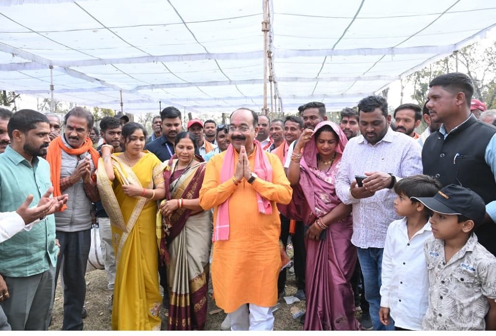 CG NEWS : लोकप्रिय मुख्यमंत्री विष्णु देव साय के जन्मदिन पर उप मुख्यमंत्री साव ने वनग्राम बिजराकछार में लगाई जनचौपाल