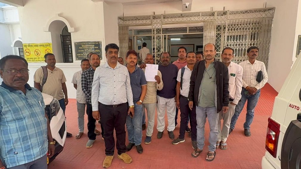 CG NEWS : मिलर्स की देरी से उपार्जन केंद्रों में संकट: धान सूखत और नुकसान की आशंका, प्रशासन से हस्तक्षेप की मांग