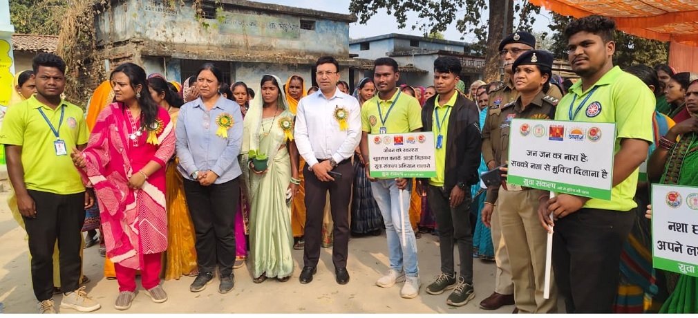 CG NEWS: तमनार पहुंचे एसएसपी शशि मोहन सिंह, बोले- नशा अपराध की जड़, समाज की सहभागिता जरूरी