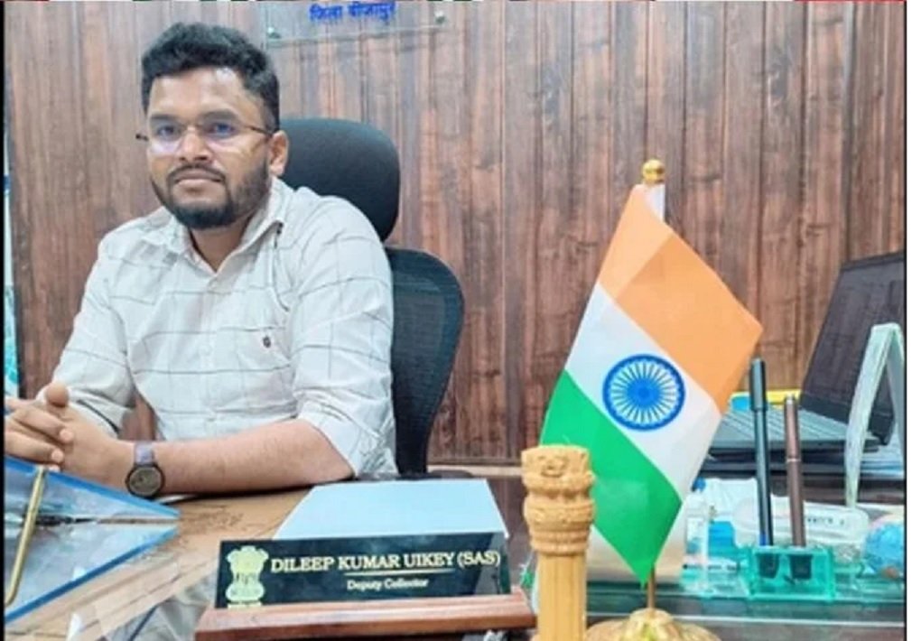 Deputy Collector Dilip Uikey suspended