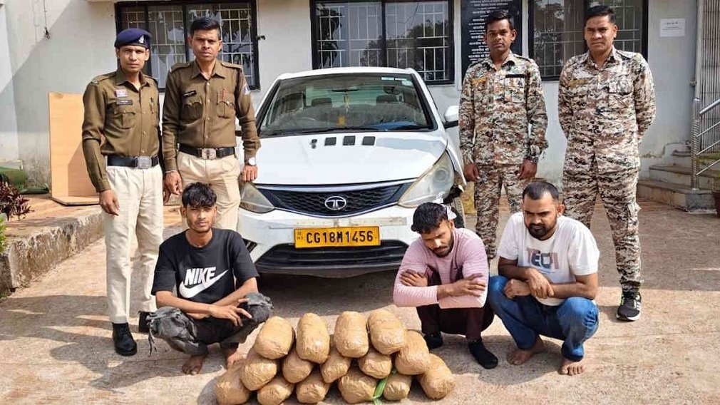 Kawardha Crime : कबीरधाम पुलिस की बड़ी कार्रवाई, कार से मिला 7.75 लाख का गांजा
