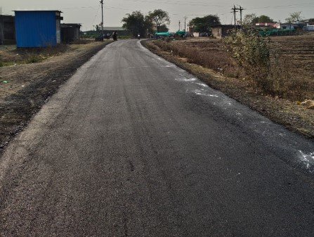 Burhanpur News : भ्रष्टाचार की सड़क” खबर का असर, पूरी सड़क उखाड़ी, ठेकेदार को नोटिस