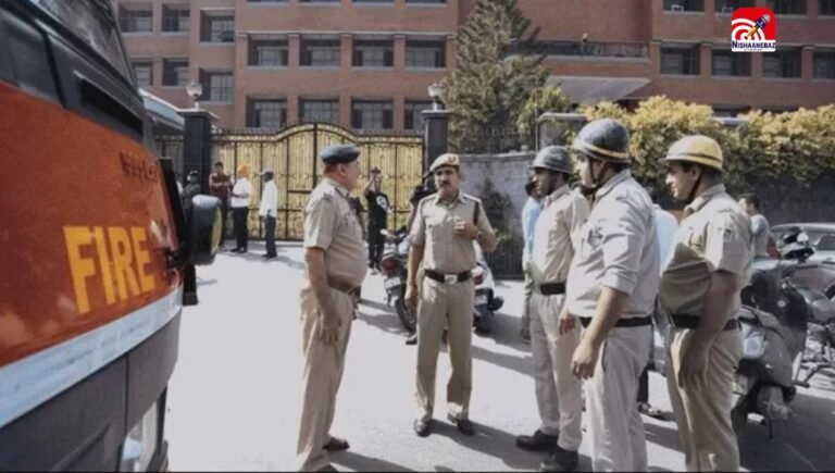 दिल्ली के कई स्कूलों को फिर बम से उड़ाने की धमकी, मिला धमकी भरा ईमेल, मचा हड़कंप