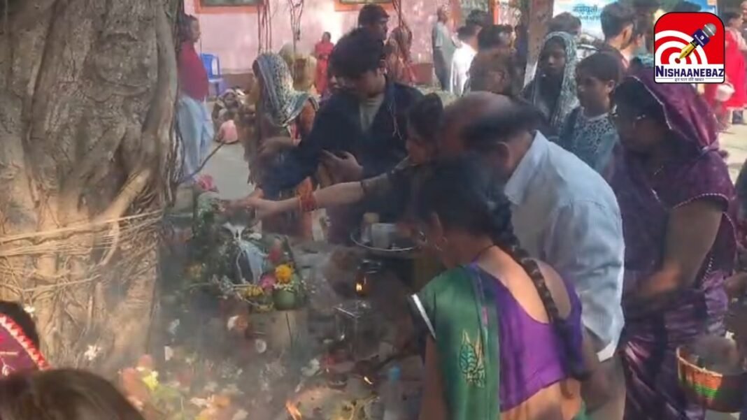 Siddheshwar Mandir Barwani News : बड़वानी में उमड़ी शिवभक्ति: सिद्धेश्वर मंदिर में लगा श्रद्धालुओं का तांता, नर्मदा स्नान के बाद किया जलाभिषेक