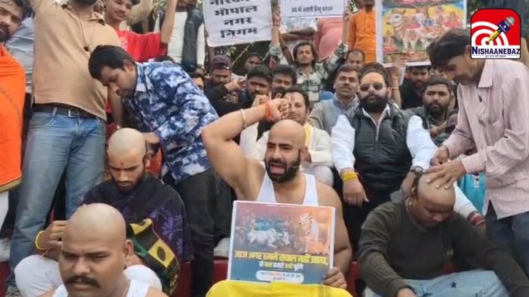 Sheetaldas Ki Bagiya Protest : न्याय के लिए सामूहिक मुंडन; हिंदू संगठनों ने सरकारी और निगम कर्मियों की बर्खास्तगी की उठाई मांग