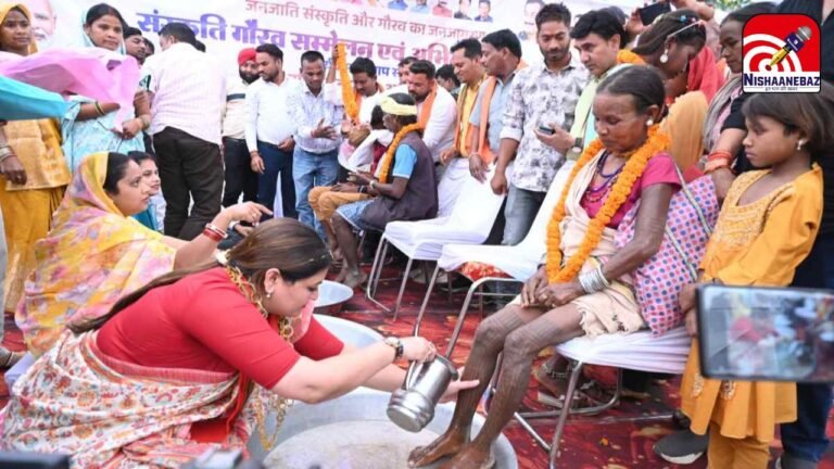 Ghar Wapsi Kawardha : कवर्धा में बड़ी ‘घर वापसी’: पंडरिया विधायक ने पैर पखारकर 14 परिवारों को कराया सनातनी धर्म में प्रवेश