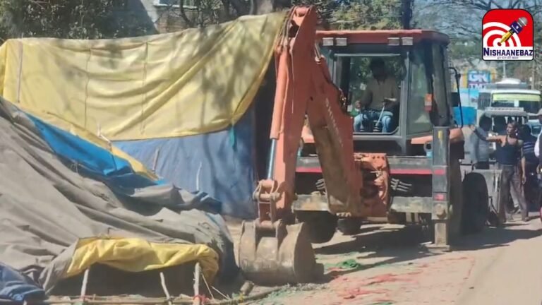 Baikunthpur Korea News : बैकुंठपुर में अतिक्रमण पर ‘मुंह देखा-देखी’ कार्रवाई: गरीबों के ठेले हटे, रसूखदारों के पक्के कब्जों पर मेहरबानी