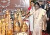 Bastar Pandum 2026 Exhibition : बस्तर पंडुम में राष्ट्रपति मुर्मू का जनजातीय प्रेम: स्टॉलों पर कलाकृतियों को निहारा, कारीगरों से जानी माटी की कहानी