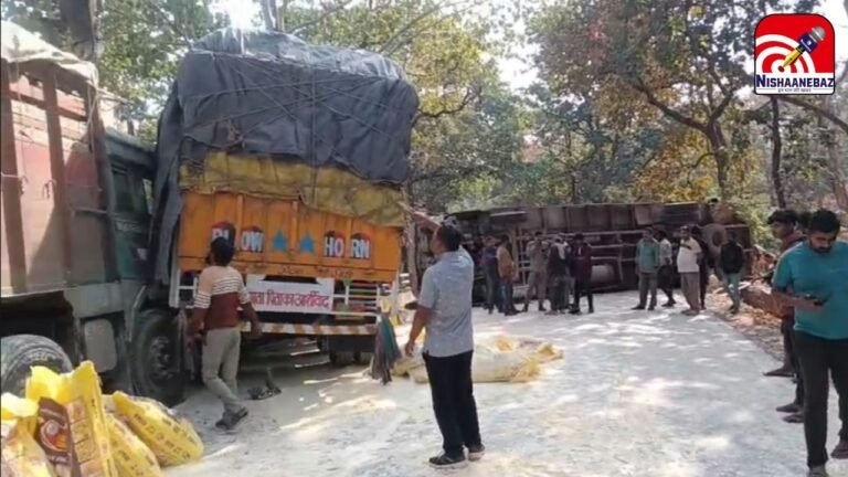 Korba Car Crash Today : कवर्धा में यातायात ठप: नागमोरी घाट के मोड़ पर अनियंत्रित होकर पलटा ट्रक, पुलिस हटा रही जाम