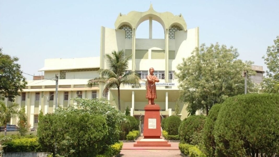 PRSU Girls Hostel Contaminated Water : रविशंकर विश्वविद्यालय के कन्या छात्रावास में प्रबंधन की लापरवाही का शिकार हुईं छात्राएं, दूषित पानी पीने से हुईं बीमार