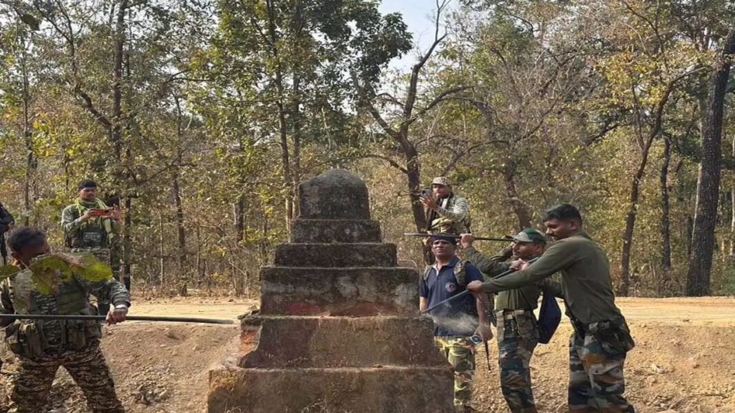 Naxal Monuments Destroyed : नक्सलवाद के खिलाफ बड़ी कार्रवाई: सुरक्षाबलों ने ध्वस्त किए 44 नक्सली स्मारक; प्रचार तंत्र को लगा करारा झटका