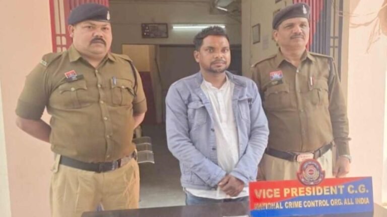 Fake CID Officer Arrested Dhamtari : फर्जी सीआईडी अफसर का पर्दाफाश: नेशनल क्राइम कंट्रोल का फेक कार्ड दिखाकर देता था चकमा