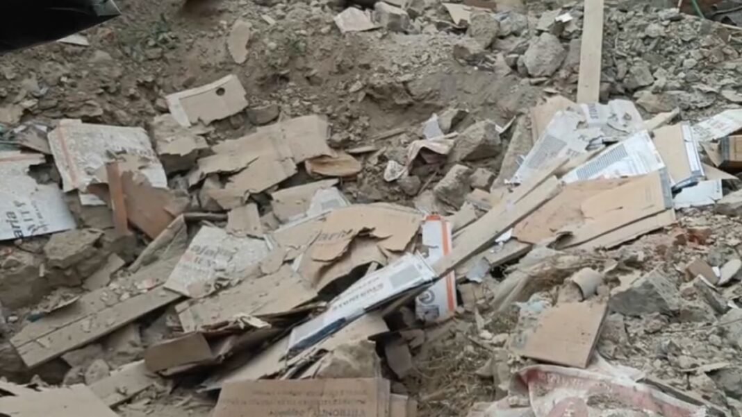 Ambedkar Nagar Incident : अंबेडकर नगर में अवैध ब्लास्ट से मची तबाही; घरों पर हुई पत्थरों की बारिश, भवन स्वामी ताला लगाकर फरार