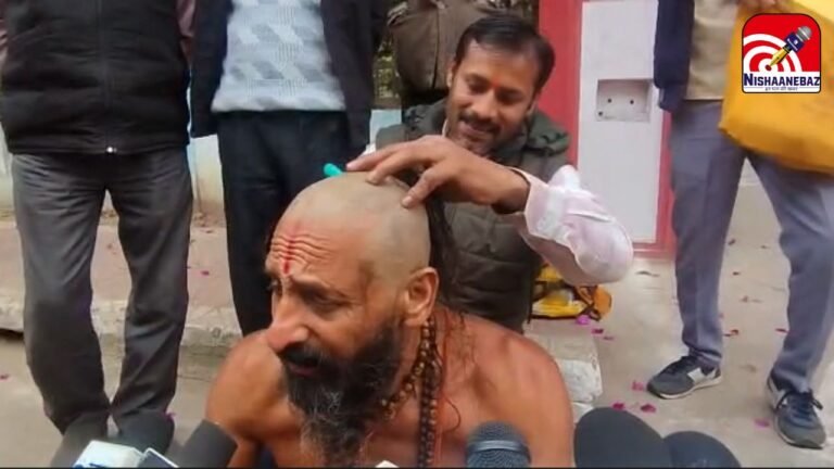 Mauganj Collector Controversy : रीवा में कलेक्टर के खिलाफ उग्र प्रदर्शन: अर्धनग्न होकर कराया मुंडन, मऊगंज प्रशासन को बताया भ्रष्टाचार का अड्डा