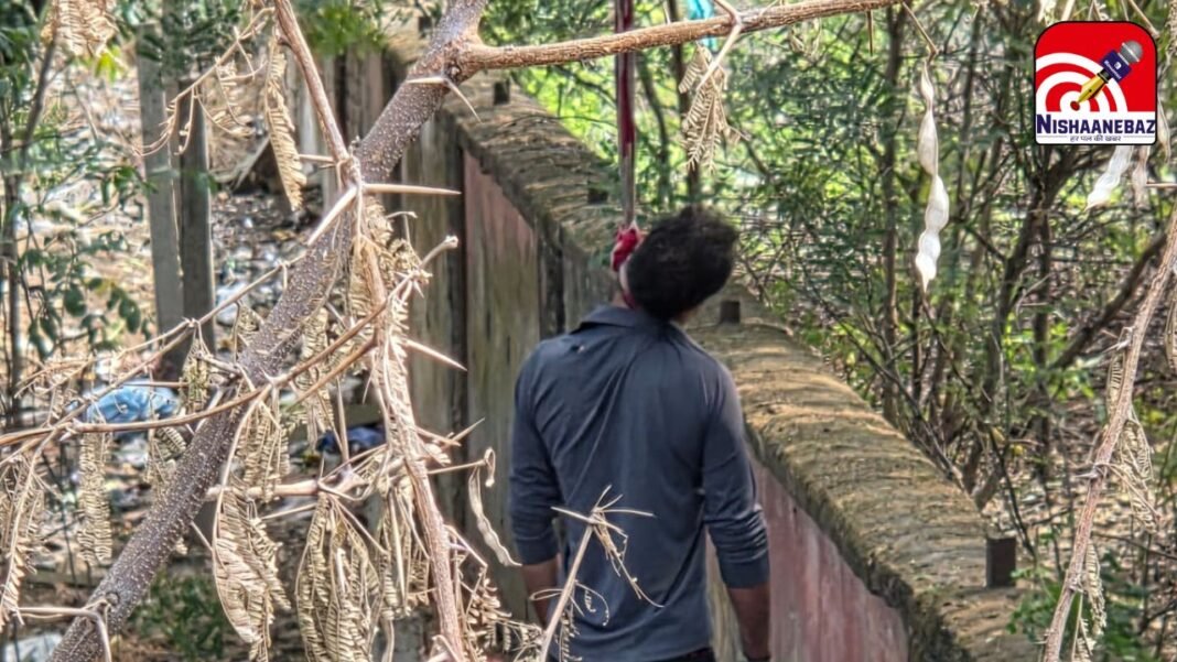 Indore Aerodrome Police News : इंदौर: एरोड्रम थाना क्षेत्र में युवक ने पेड़ से फंदा लगाकर दी जान; राहगीरों की सूचना पर पहुंची पुलिस जांच में जुटी