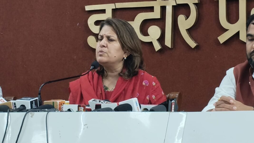 Supriya Shrinate Indore Visit : इंदौर सांसद और सीएम की चुप्पी पर बरसीं सुप्रिया श्रीनेत— “राहुल गांधी से मिलने वालों को क्यों धमका रही पुलिस?”