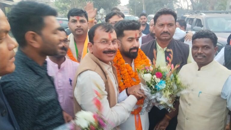Vijay Aditya Singh Judeo Welcome : कुनकुरी में भाजयुमो के नए जिलाध्यक्ष का भव्य स्वागत: विजय आदित्य सिंह जूदेव और विकास राजा सोनी का जोरदार अभिनंदन