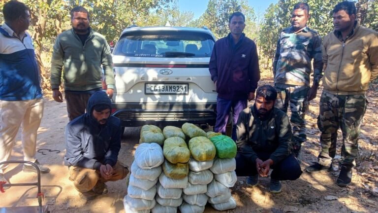 Jashpur Police Operation Aghat : खाकी की पैनी नजर: 20 लाख के गांजे और कार के साथ शहरुख और तारिक गिरफ्तार, एक फरार