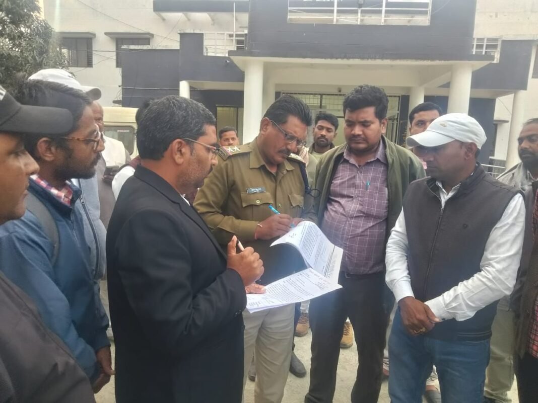 Singrauli Social Media Controversy : फेसबुक पर ‘सिंह’ लिखने पर दी जान से मारने की धमकी; आरोपी अब भी फरार, बैस महासंघ ने दी आंदोलन की चेतावनी