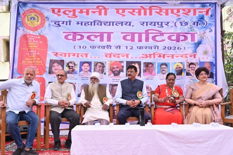 Durga College Raipur Kala Vatika : दुर्गा महाविद्यालय में ‘कला वाटिका’ का शुभारंभ; पुलिस कमिश्नर डॉ. संजीव शुक्ला बोले — “भविष्य संवारना है तो नशे से दूर रहें युवा”