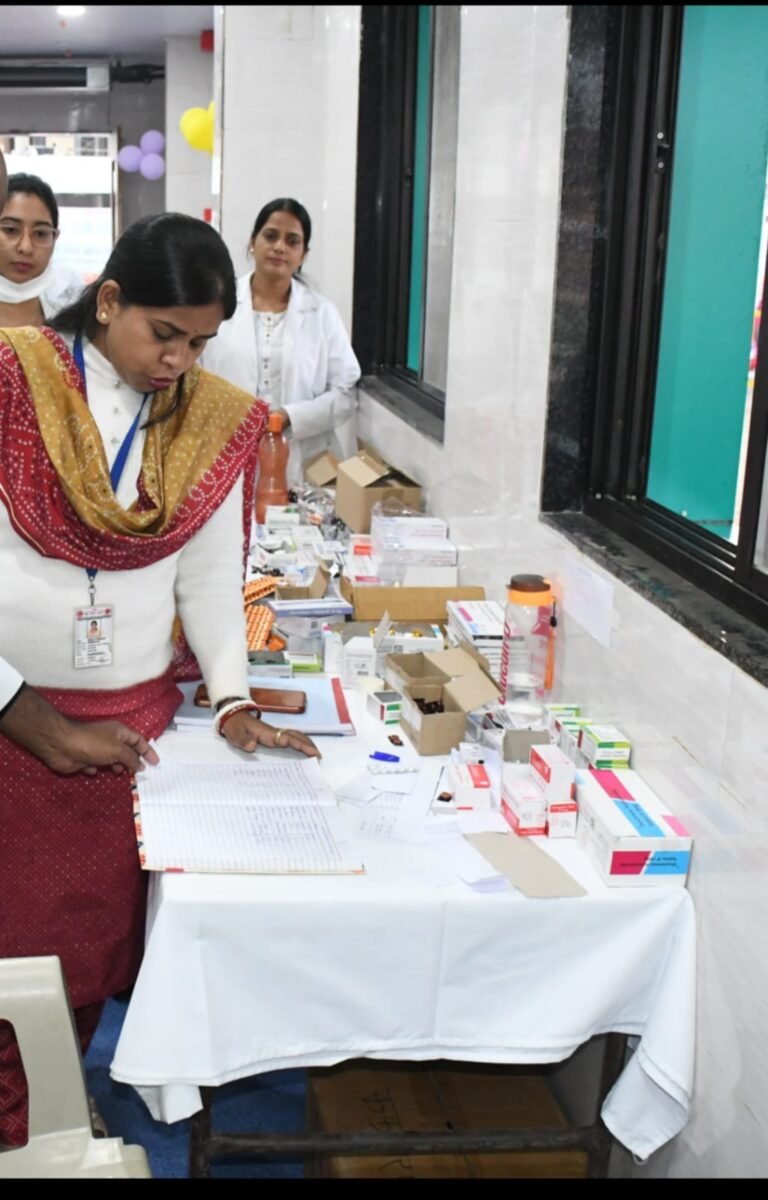 Kubereshwar Dham Sehore : कुबेरेश्वर धाम में श्रद्धालुओं के लिए सुरक्षा कवच: अस्पताल के साथ अस्थाई मेडिकल सेंटर तैनात