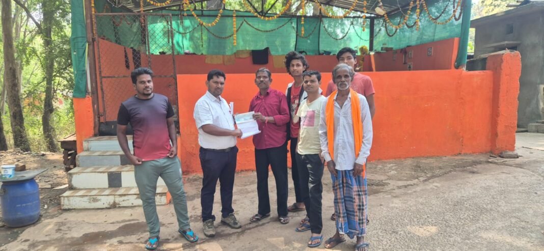 Sanjeevani Kosh : जरूरतमंदों के लिए संबल बने पार्षद धनसिंह: मां दंतेश्वरी संजीवनी कोष से दो मरीजों को मिले 10-10 हजार के चेक