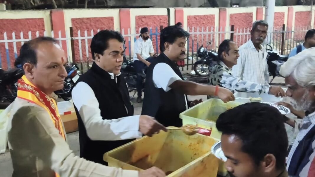 CM Vishnu Deo Sai Birthday : मुख्यमंत्री विष्णुदेव साय के जन्मदिन पर भव्य आयोजन; संकटमोचन हनुमान मंदिर में महाआरती और विशाल भंडारा