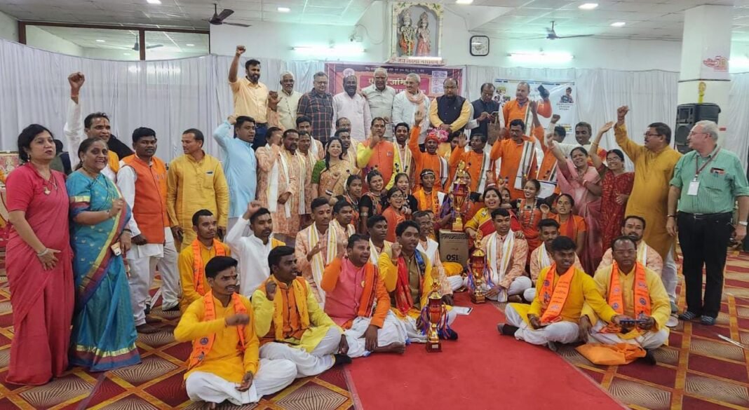 Van Bandhu Parishad Bhajan Competition : भक्ति के रंग में डूबी राजधानी: 15 टीमों के बीच हुआ सुरों का मुकाबला, सूरजपुर के वनांचल कलाकारों ने फहराया परचम
