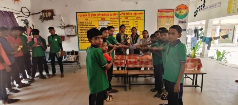 Hostel Room Decoration Competition : छात्रावास बना कला दीर्घा: माकड़ी में साज-सज्जा प्रतियोगिता में छात्रों ने दिखाई अद्भुत रचनात्मकता