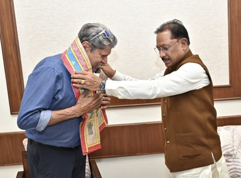 Chhattisgarh Sports Development : मुख्यमंत्री विष्णु देव साय से मिले पूर्व क्रिकेट कप्तान कपिल देव; छत्तीसगढ़ को ‘खेल हब’ बनाने पर हुई सार्थक चर्चा