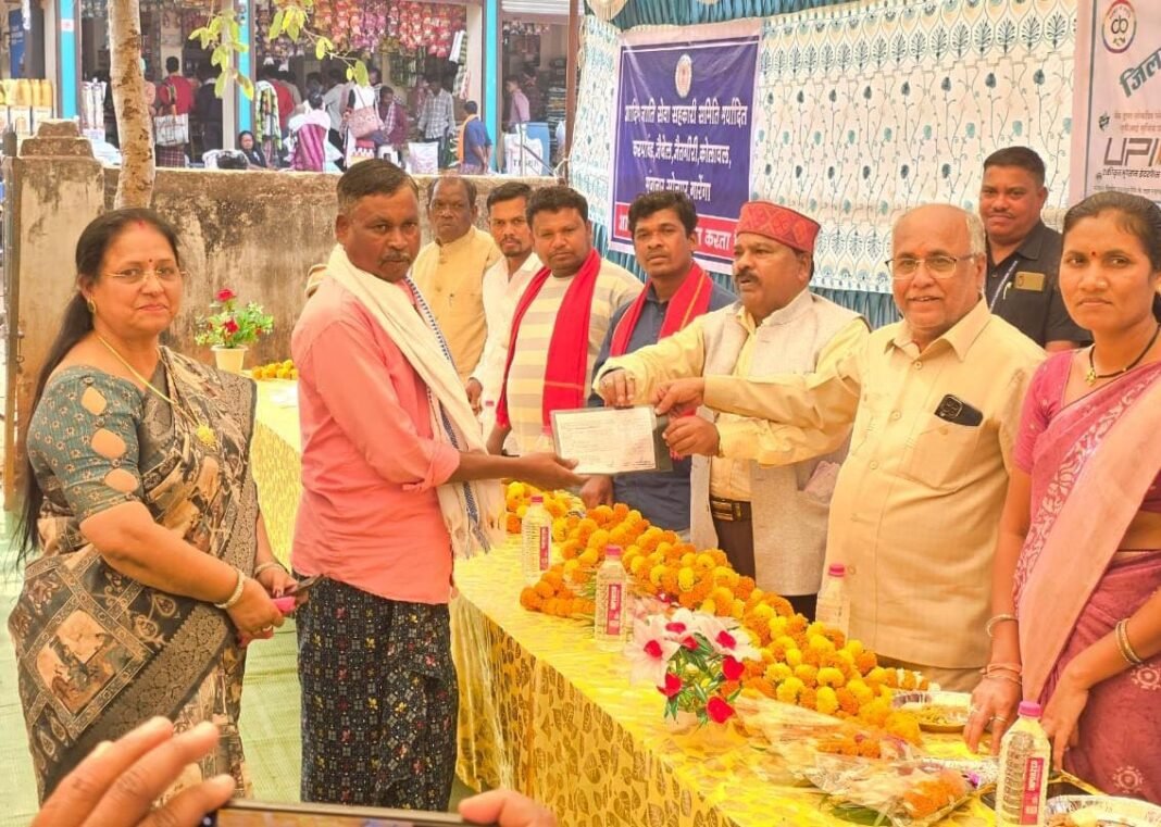 Cooperative Bank Jagdalpur : जिला सहकारी बैंक के अमानत पखवाड़े में करपावंड शाखा की बड़ी उपलब्धि; 82 लाख 55 हजार रुपये का हुआ डिपॉजिट