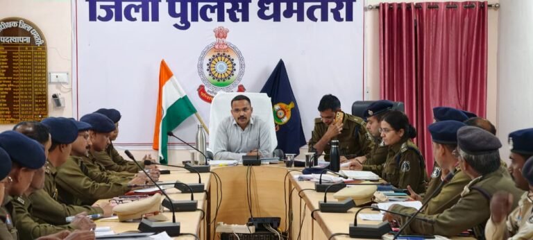 Dhamtari Police Holi Security : होली पर सुरक्षा का ‘चक्रव्यूह’; एसपी ने दिए गुंडा-बदमाशों पर सख्त निगरानी और फ्लैग मार्च के निर्देश