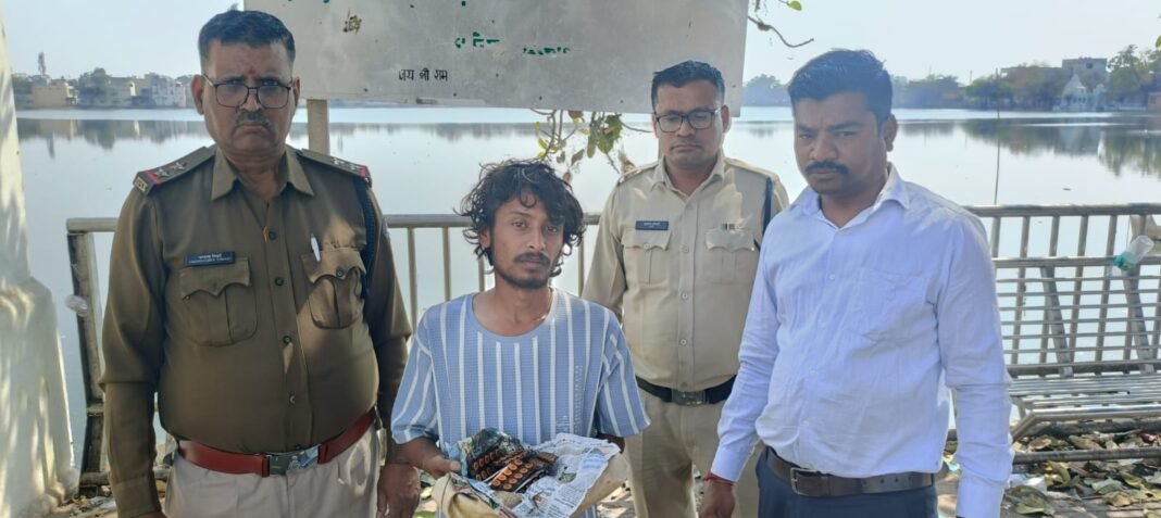 Purani Basti Police Action : नशीली टेबलेट की तस्करी करते विवेक उर्फ नंदू गिरफ्तार; महाराज बंद तालाब के पास पुलिस ने बिछाया जाल, 140 टेबलेट जब्त