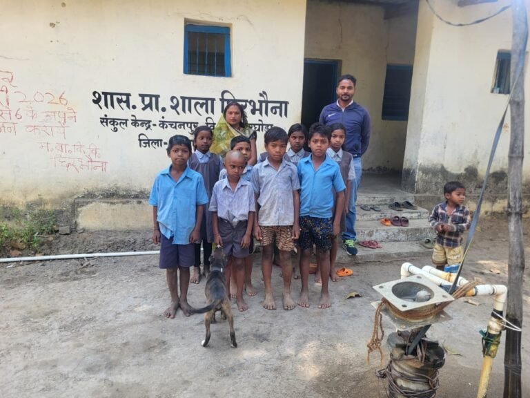 Gharghoda School Complaint : घरघोड़ा: छिरभौना स्कूल में 8 महीने से प्रधान पाठक नदारद; जांच में दोषी पाए जाने पर भी कार्रवाई नहीं, बीडीसी ने दी आंदोलन की चेतावनी