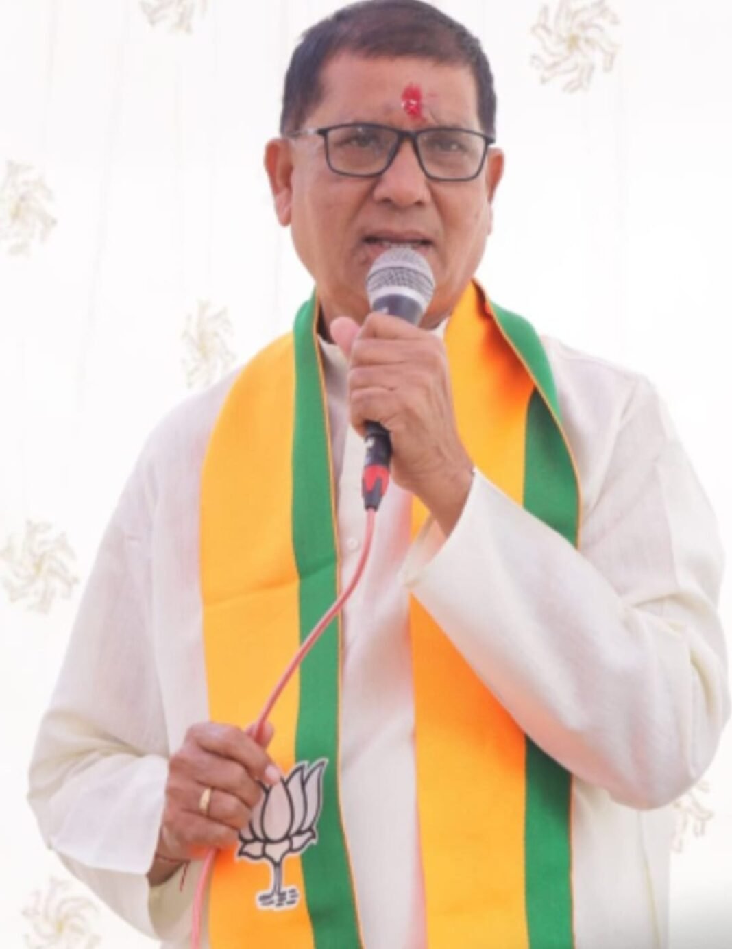 Komal Janghel News Khairagarh : चरित्र हनन की राजनीति का शिकार हुए जंघेल: रमन सिंह के करीबी नेता के खिलाफ किसने रची झूठी खबर की साजिश? जांच की मांग