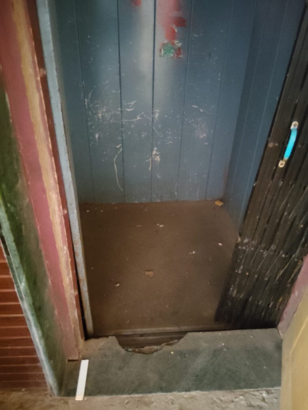 Lift Collapse Injury Bhopal : चिनार ड्रीम सिटी में फिर हुआ लिफ्ट हादसा; 2 लोग घायल, बुजुर्ग की मौत के बाद भी नहीं चेता प्रशासन