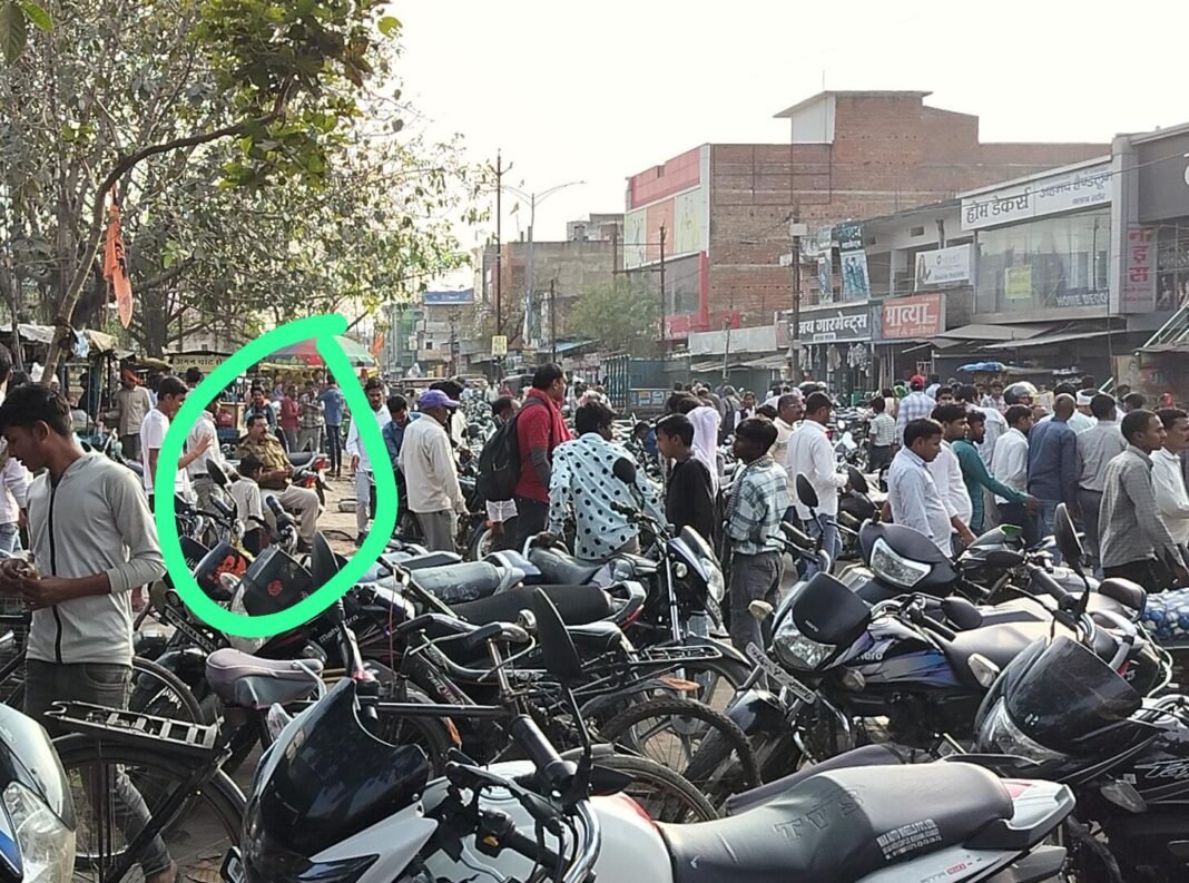 Baidhan Dangal News : दंगल के जुनून ने थामी बैढ़न की रफ्तार; रामलीला ग्राउंड में उमड़ी भीड़, पार्किंग के अभाव में चरमराई ट्रैफिक व्यवस्था