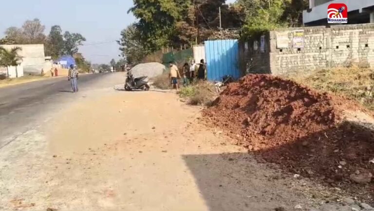 अंबिकापुर : 12वीं बोर्ड का परीक्षा देने जा रहे बाइक सवार दो छात्र सड़क हादसे का शिकार, 1 की मौके पर मौत