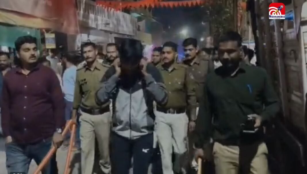 इंदौर में नशेड़ी आरोपी का पुलिस ने निकाला जुलूस, नशे की हालत में करता था तोड़फोड़