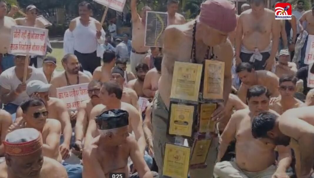 M.P News : इंदौर में किसानों का अर्धनग्न प्रदर्शन, पश्चिमी रिंग रोड भूमि अधिग्रहण का विरोध